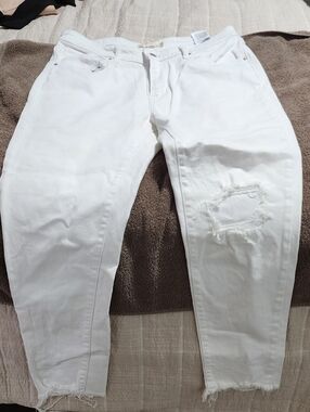 Levi White Distressed Crop Jeans